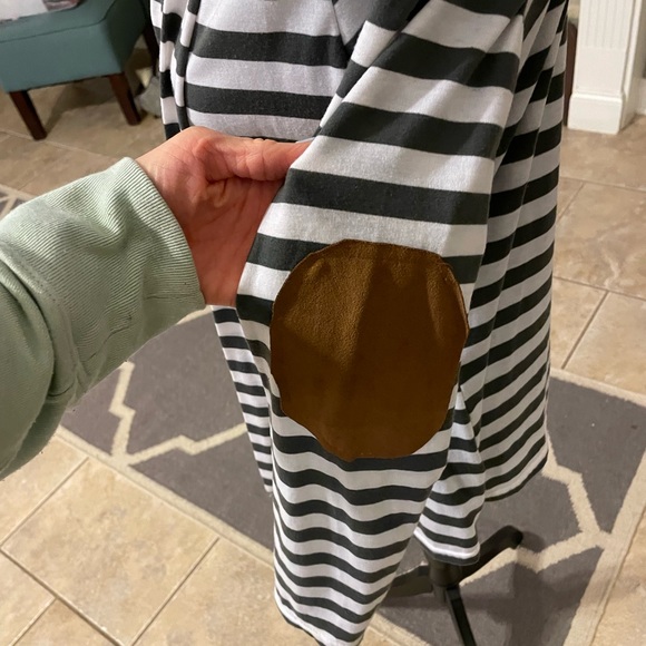 Grey & white striped cardigan leather elbow pads Sz L - Picture 3 of 7